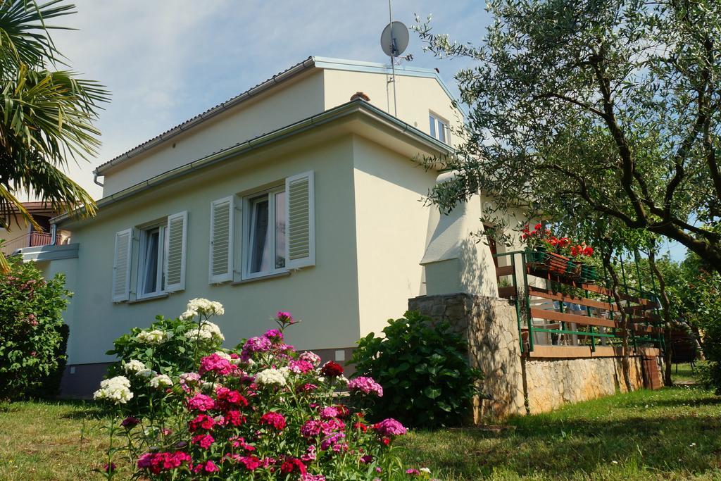 Studio And Apartment Nadia With Garden Porec Camera foto