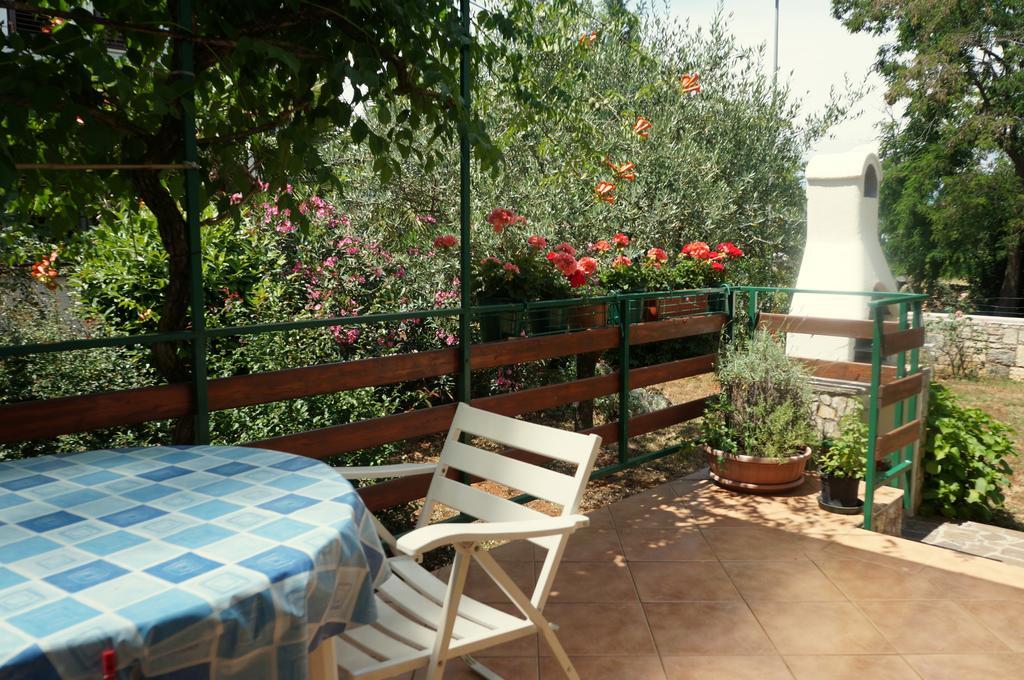 Studio And Apartment Nadia With Garden Porec Camera foto