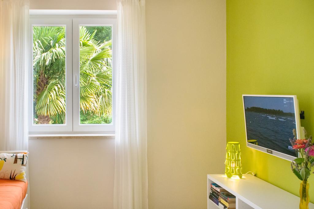 Studio And Apartment Nadia With Garden Porec Esterno foto