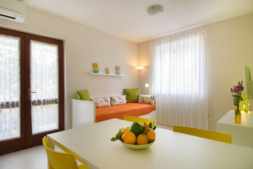 Studio And Apartment Nadia With Garden Porec Esterno foto