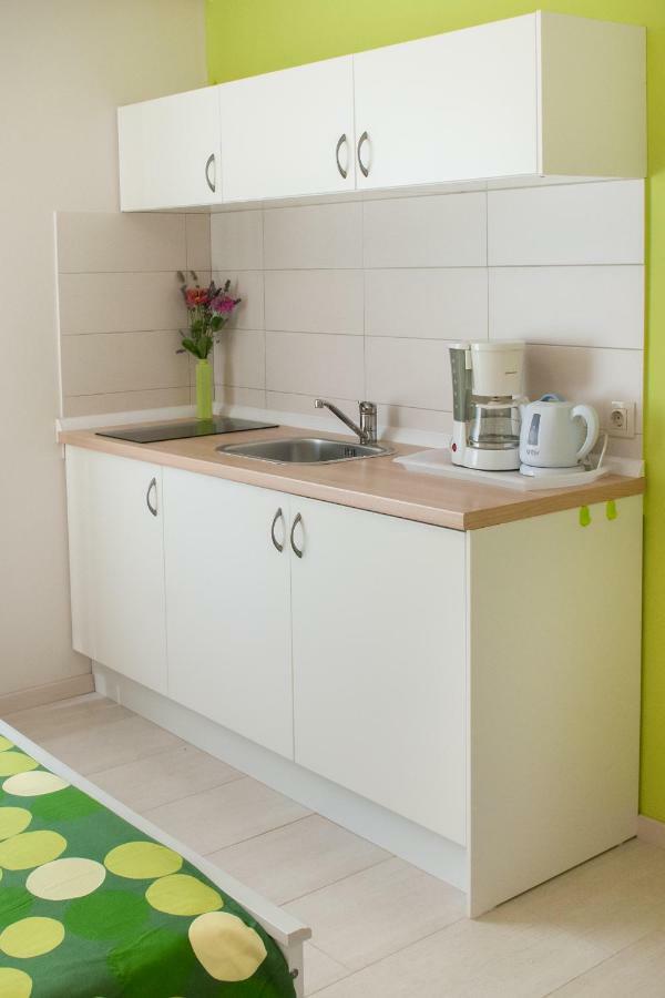 Studio And Apartment Nadia With Garden Porec Esterno foto