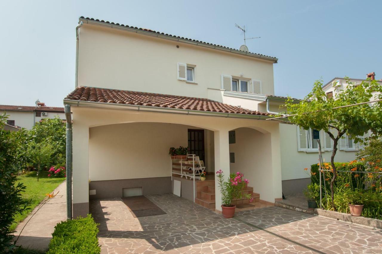Studio And Apartment Nadia With Garden Porec Esterno foto