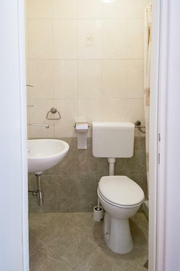 Studio And Apartment Nadia With Garden Porec Esterno foto